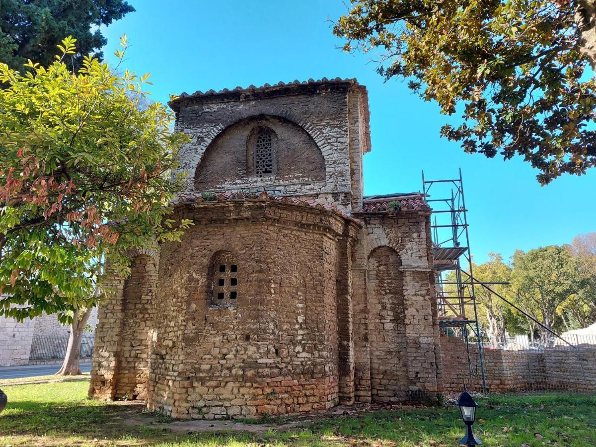 Apartman Bela Pula Exterior foto